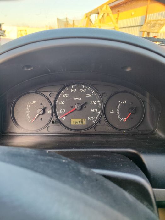 Vând Mazda2  benzina