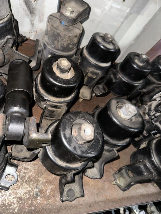 Подушка двигателя на Toyota Camry 30