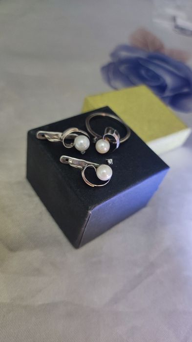 Набор серебра с жемчугом.