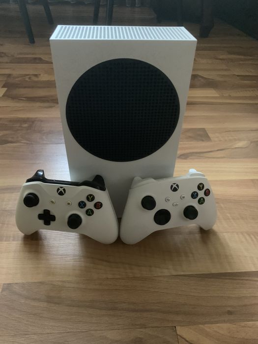 Xbox series S. 2 ta gamepad+ 1 месяц gamepass ultimate