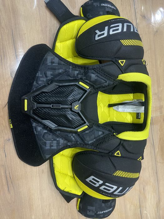 Нагрудник для хоккея