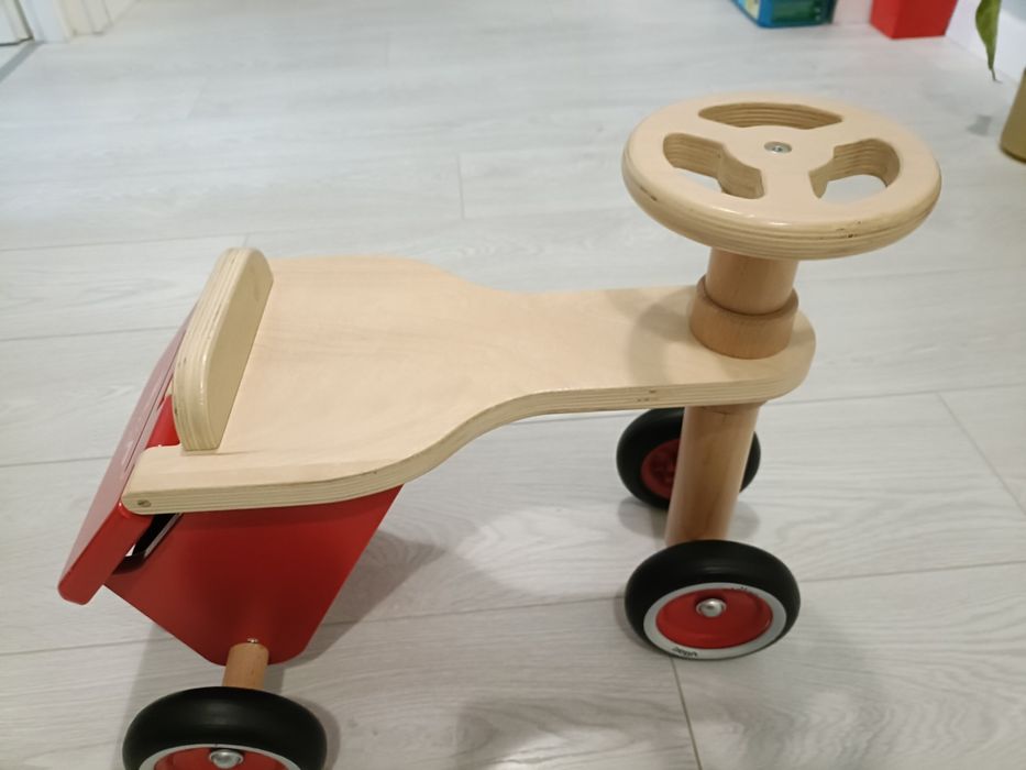 Vând Tricicleta din Lemn masiv Nouă.