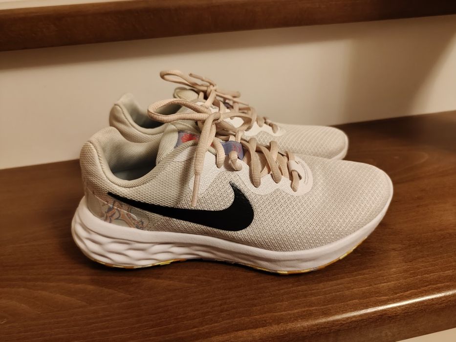 Adidasi Nike fete marimea 36.5