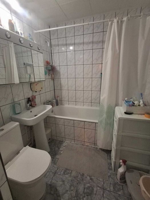 Apartament 4 camere decomandat Burdujeni zona Moldova