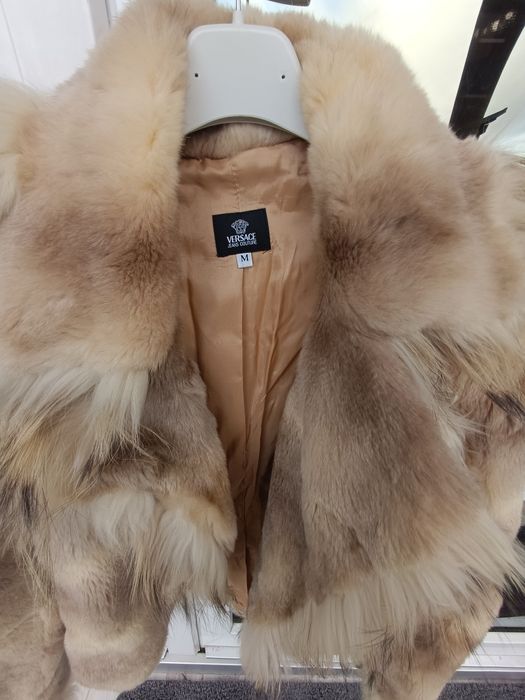 Blanita Versace impecabila