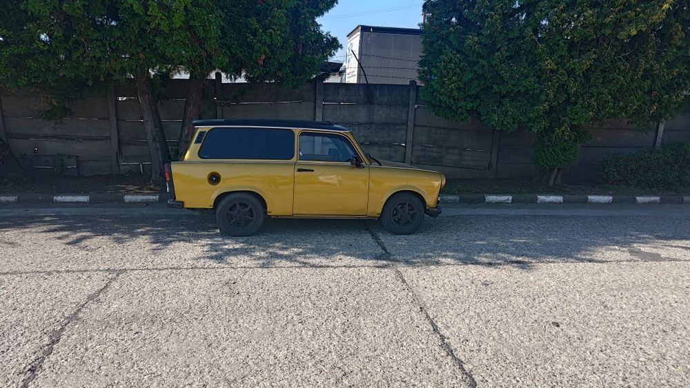TRABANT 1.1 1990 — imagine 3