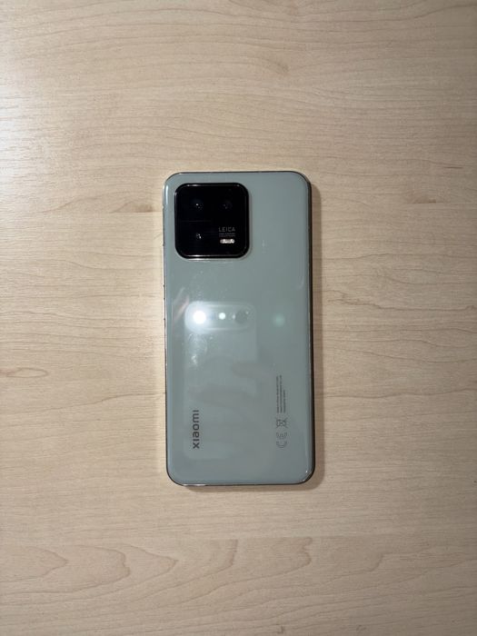 Продам смартфон xiaomi 13!