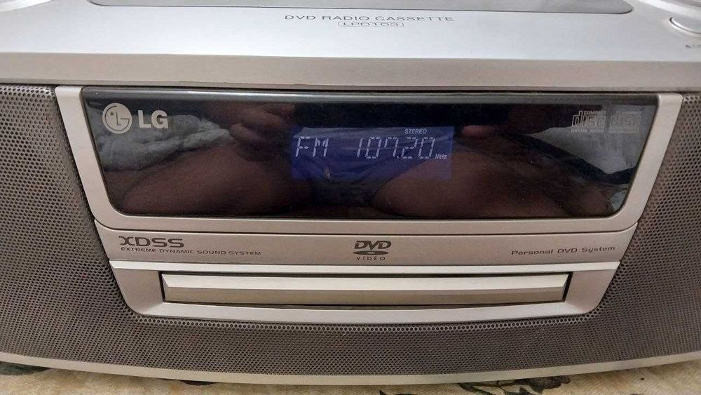 Продам магнитофон LG 4в1 Радио, кассеты, CD, mp3, Dvd