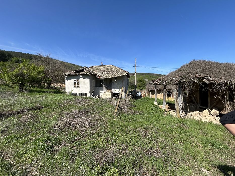 Парцел с стара къща