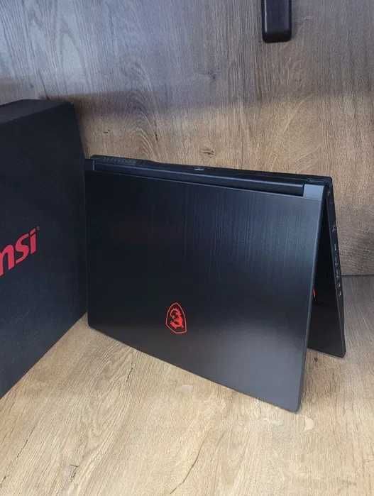 Продаёся ноутбу игравой MSI Thin i7-1070H DDR4 16GB SSD 512GB GTX 6GB
