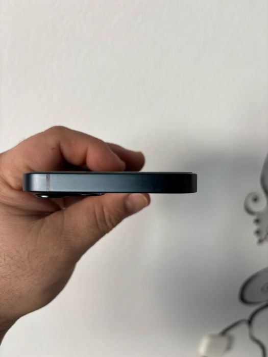 Продавам Iphone 13 128GB.