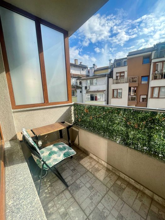 Дава се под наем Тристаен апартамент в Варна, Център - 87 кв.м за 714 € - Снимка #16