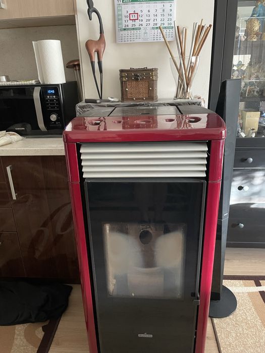 Пелетна камина Ravelli – мощност 16 киловата, с водна риза