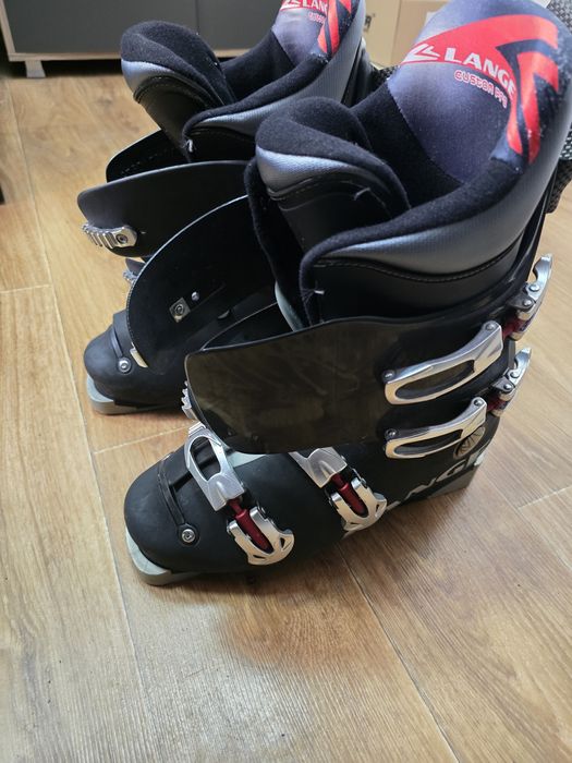 Vând  clapari +schiuri