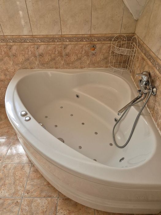 Cadă cu hidromasaj si baterie in stare foarte buna ca nouă