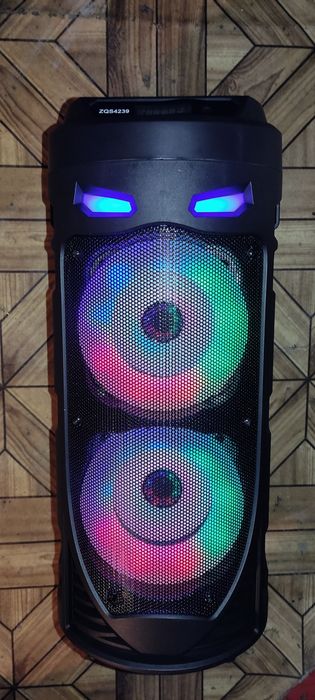 колонка с микрофоном