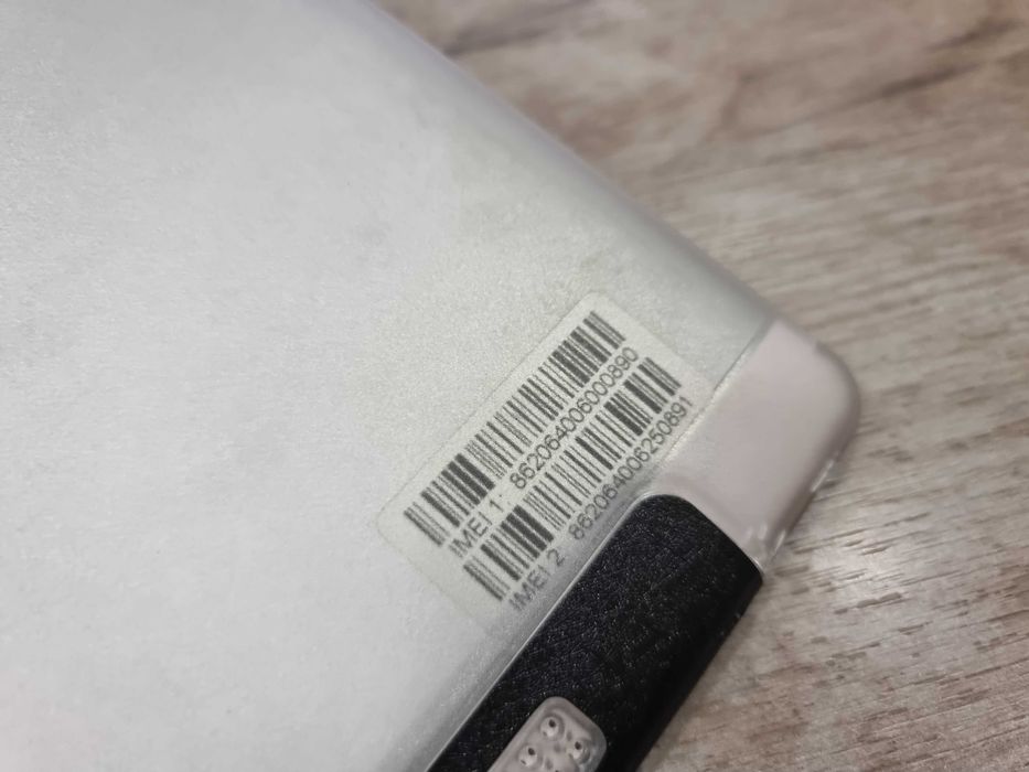 Таблет 10 инча с две СИМ карти