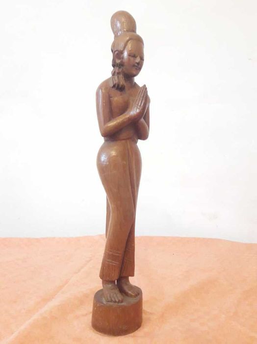 Sculptură rafinată din lemn de suar