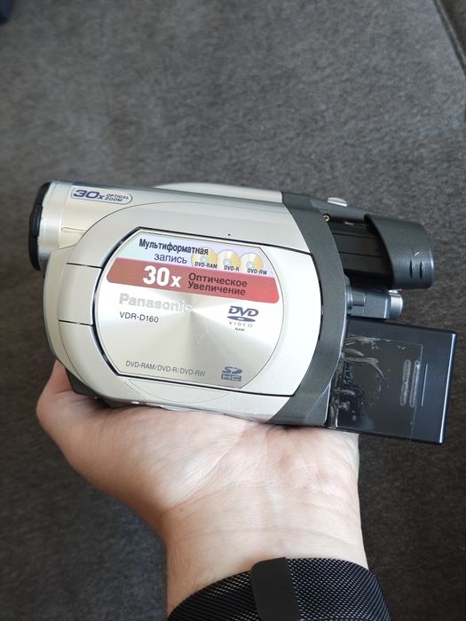 Видеокамера Panasonic VDR-D160
Panasonic VDR-D160