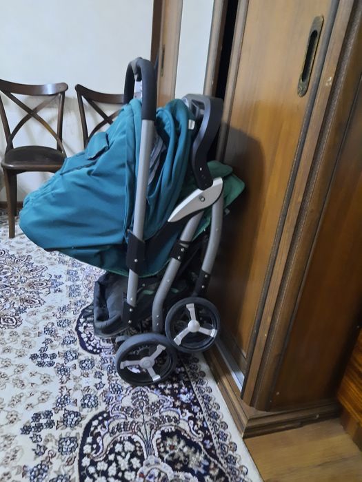 Коляска детская , зелёного цвета