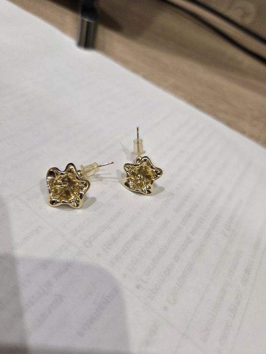 Продам серьги золотистые