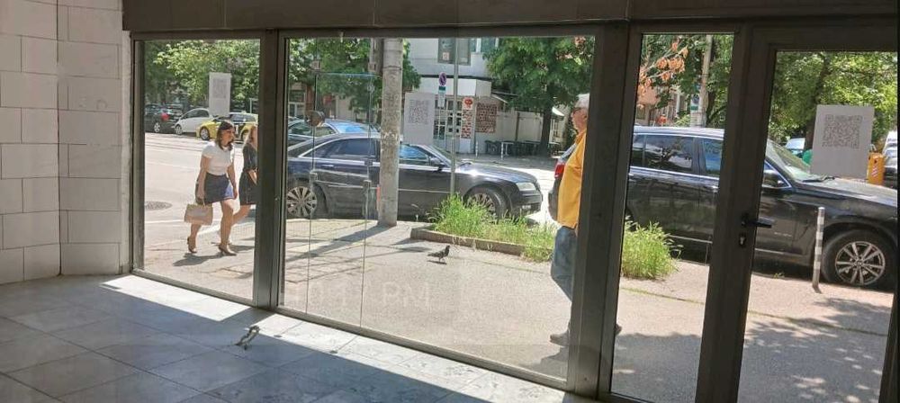 дава под наем магазин
