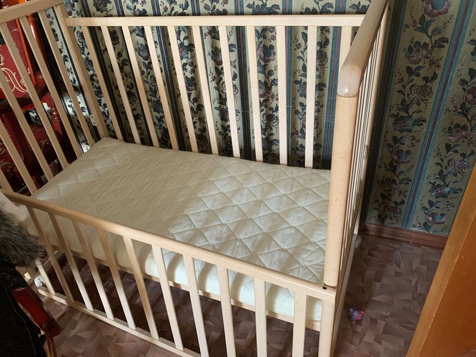 Продам кровать детскую с матрасом