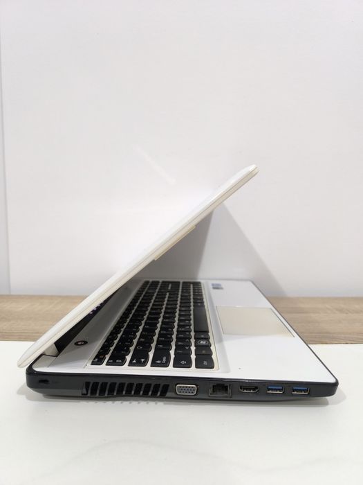 Lenovo i5 8gb 1000gb Video Nvidia 2GB