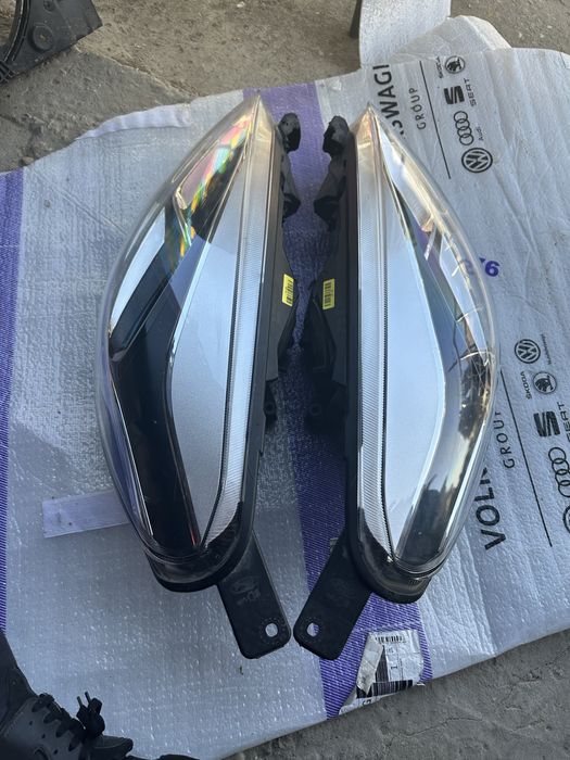 Faruri stanga dreapta ford fiesta.h1bb-13w030-ae.h1bb-13w029-ae.
