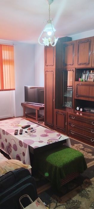 Масивна двуетажна къща в Перник Байкушева махала