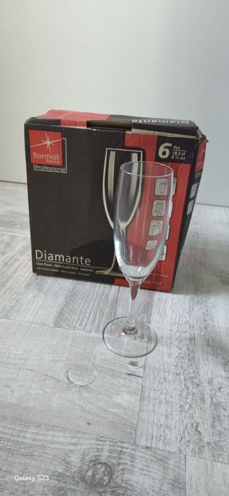 Vând  pahare șampanie si lampa lui Aladin