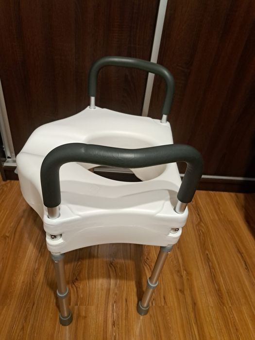 Inaltator  wc cu manere de sustinere, reglabil