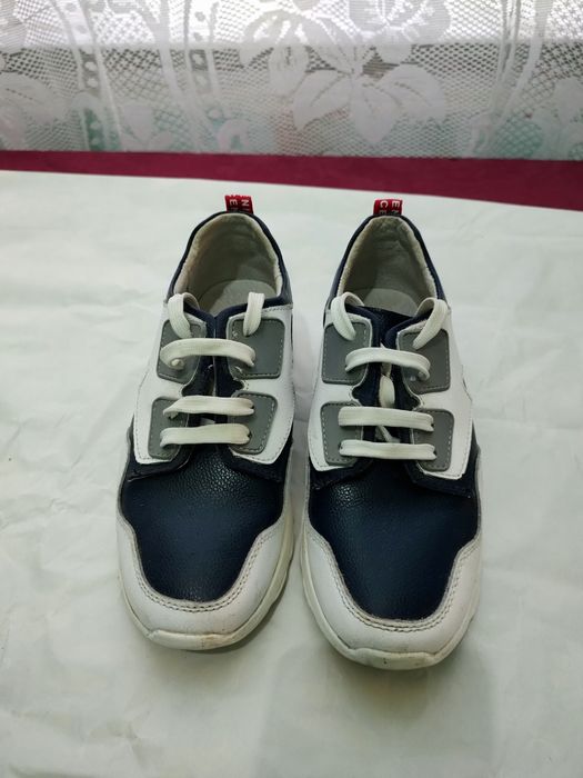 Adidași mărimea 36.