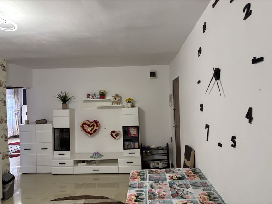 Vand apartamet urgent