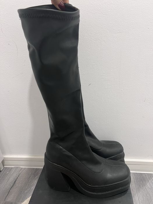 Дамски боти и ботуши