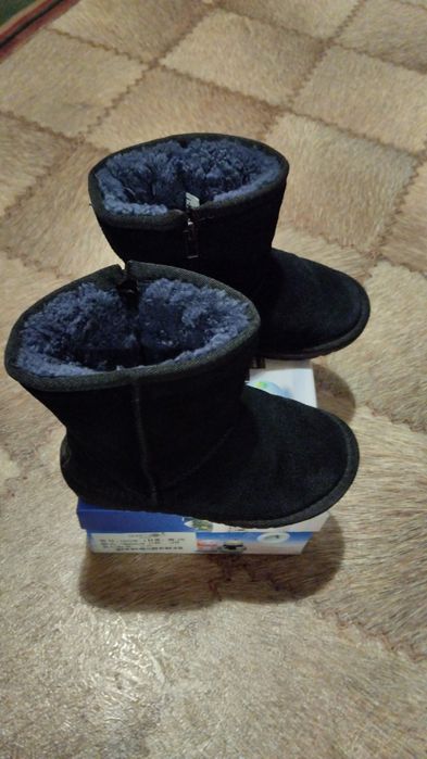 Продам детские угги