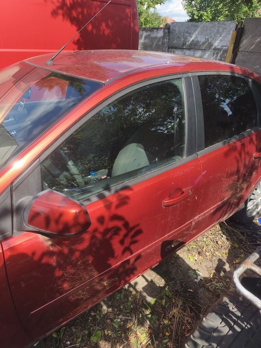 Vând Ford focus ușor avariat