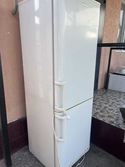 Продам дешево холодильник