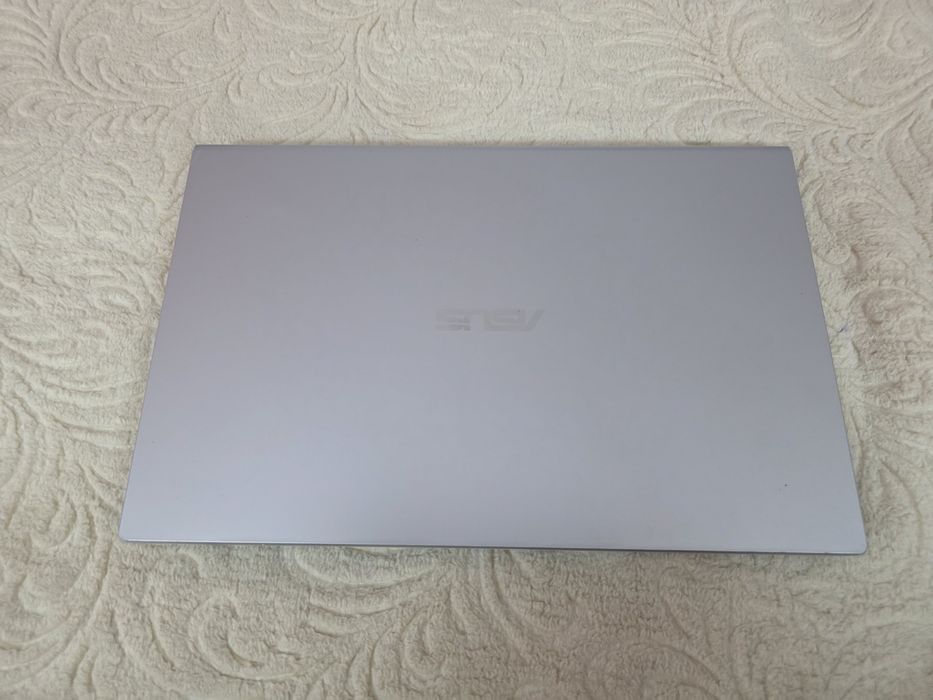 Vand Laptop ASUS VivoBook X515EA, stare foarte buna, functionare 100%.