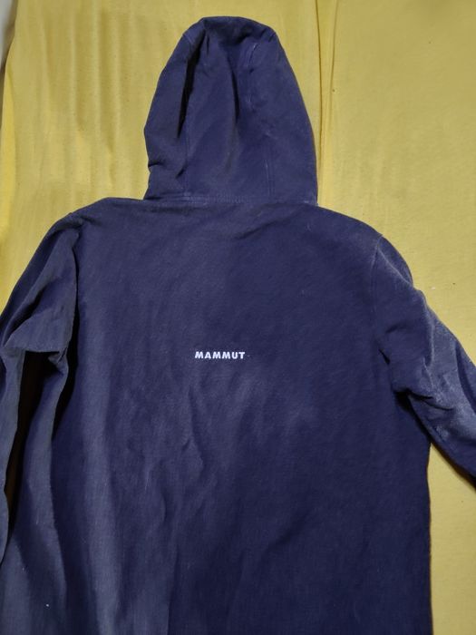 Продавам два суичера