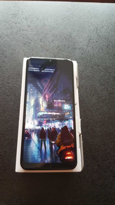 Продавам телефон TCL 305