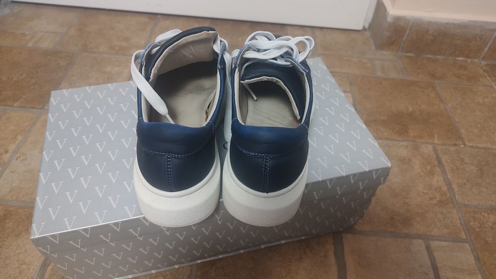 Vând pantofi casual piele