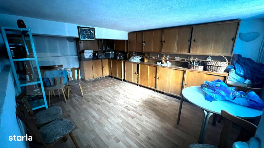 Casa de vanzare 7 camere, 300 mp utili, teren 839 mp, zona centrala