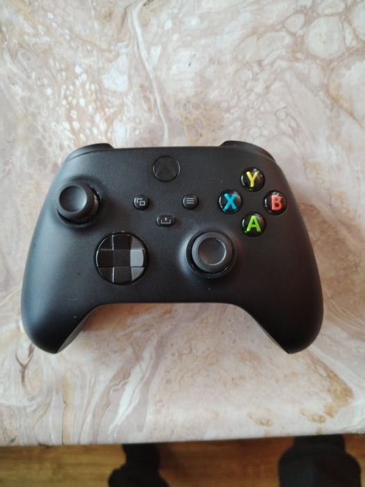 Продавам контролер за xbox series x  и s за части или за ремонт