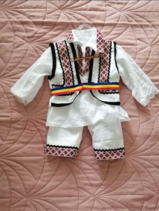 Costumas tradițional bebe