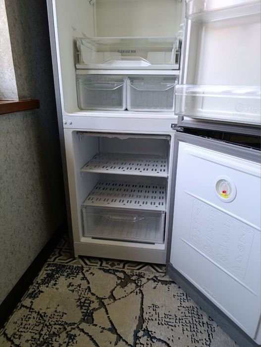 Muzlatgich Indesit DS4200 SB