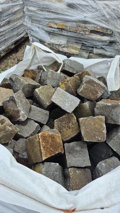 Piatra cubica la comanda