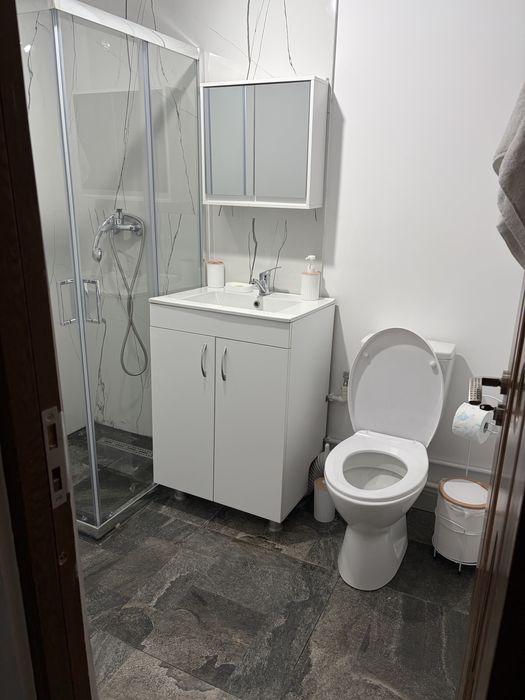 Inchiriez garsoniera