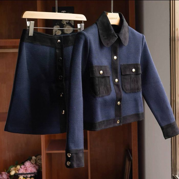 Синий костюм качественный