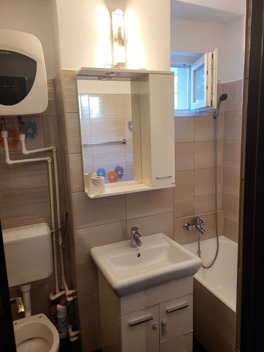 Inchiriez apartament 2 camere decomanat zona Emil Racovita Sector 4